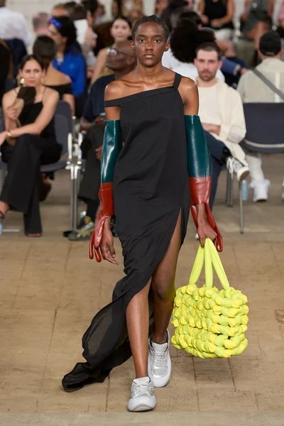 Look 18